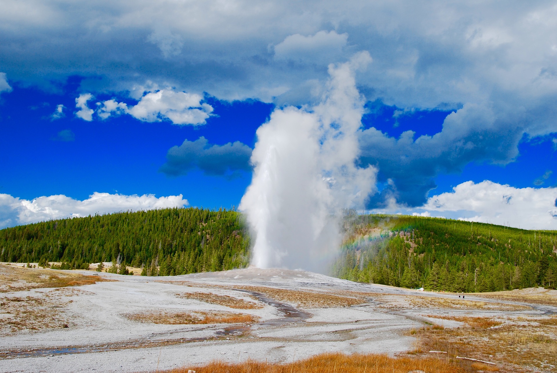 Yellowstone Supervolcano Shaken by Hundreds of Earthquakes – The Fifth ...